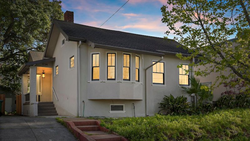 1734 Lincoln St is a 2 bedroom, 1 bathroom single family home for sale in berkeley, ca